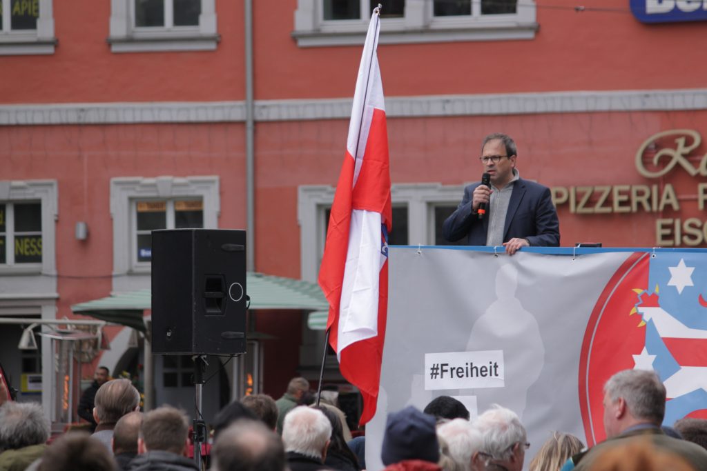 Erster Redner bei Bürger für Thüringen Kundgebung Anger