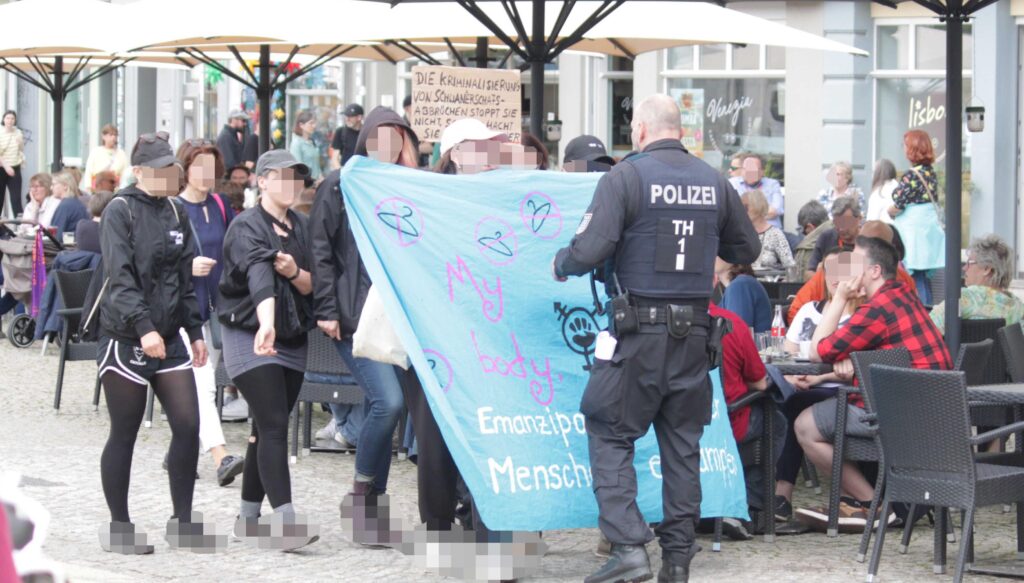 Protest gegen Demonstration von Abtreibungsgegner:innen und christlichen Fundis am 1.6.2024 in Erfurt.