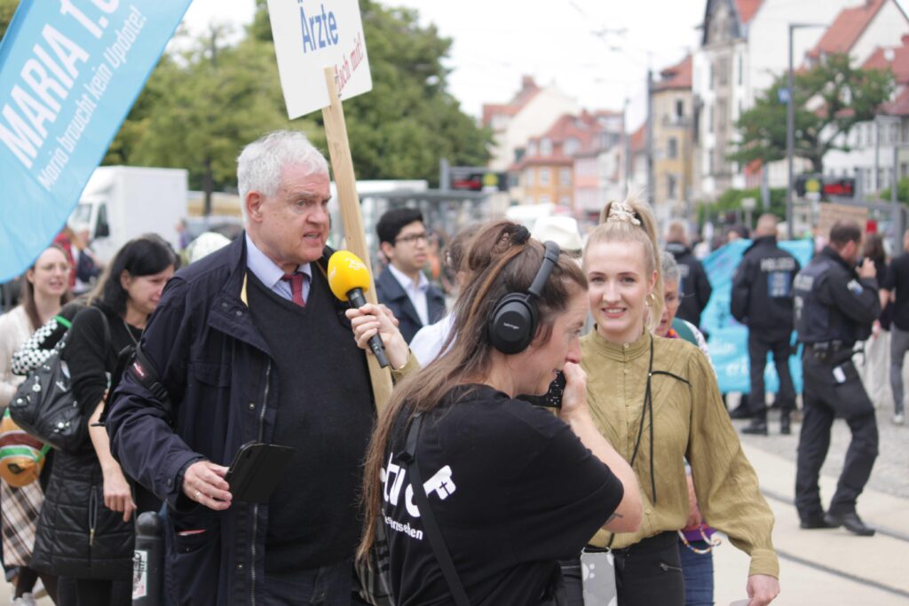 Interview von K-TV "Katholisches Fernsehen" bei Demonstration von Abtreibungsgegner:innen und christlichen Fundis am 1.6.2024 in Erfurt.